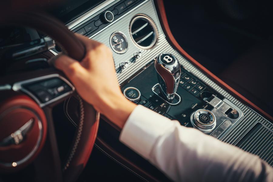 Детали интерьера Bentley Continental GT Convertible 2019 года  (WW) (фото 17 из 46)